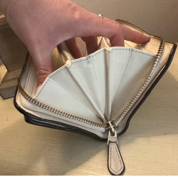 COACH Mercer Accordion Long Zip Wallet Grain Leather | EUC | MSRP $500 on Coach - Picture 4 of 10